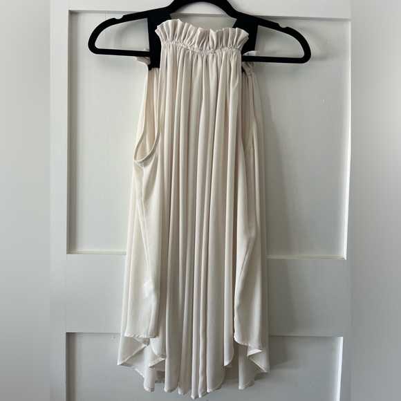 Fun and flirty top! - Picture 2 of 3